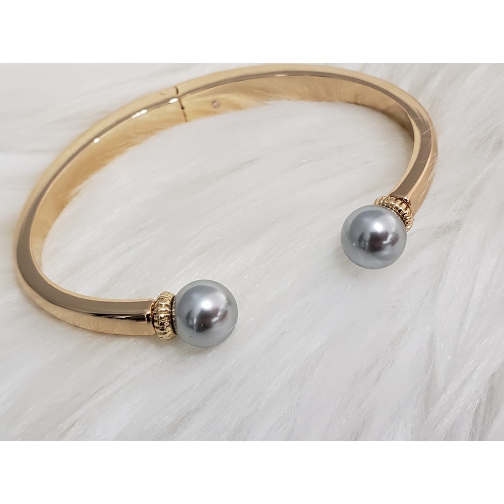 STUNNING Faux Pearl Gray Hinged Bangle Bracelet Gold Tone Old Money Glam Dainty